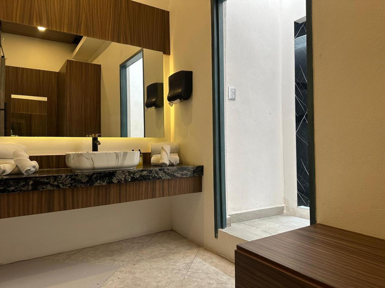 Casa Real Hotel *